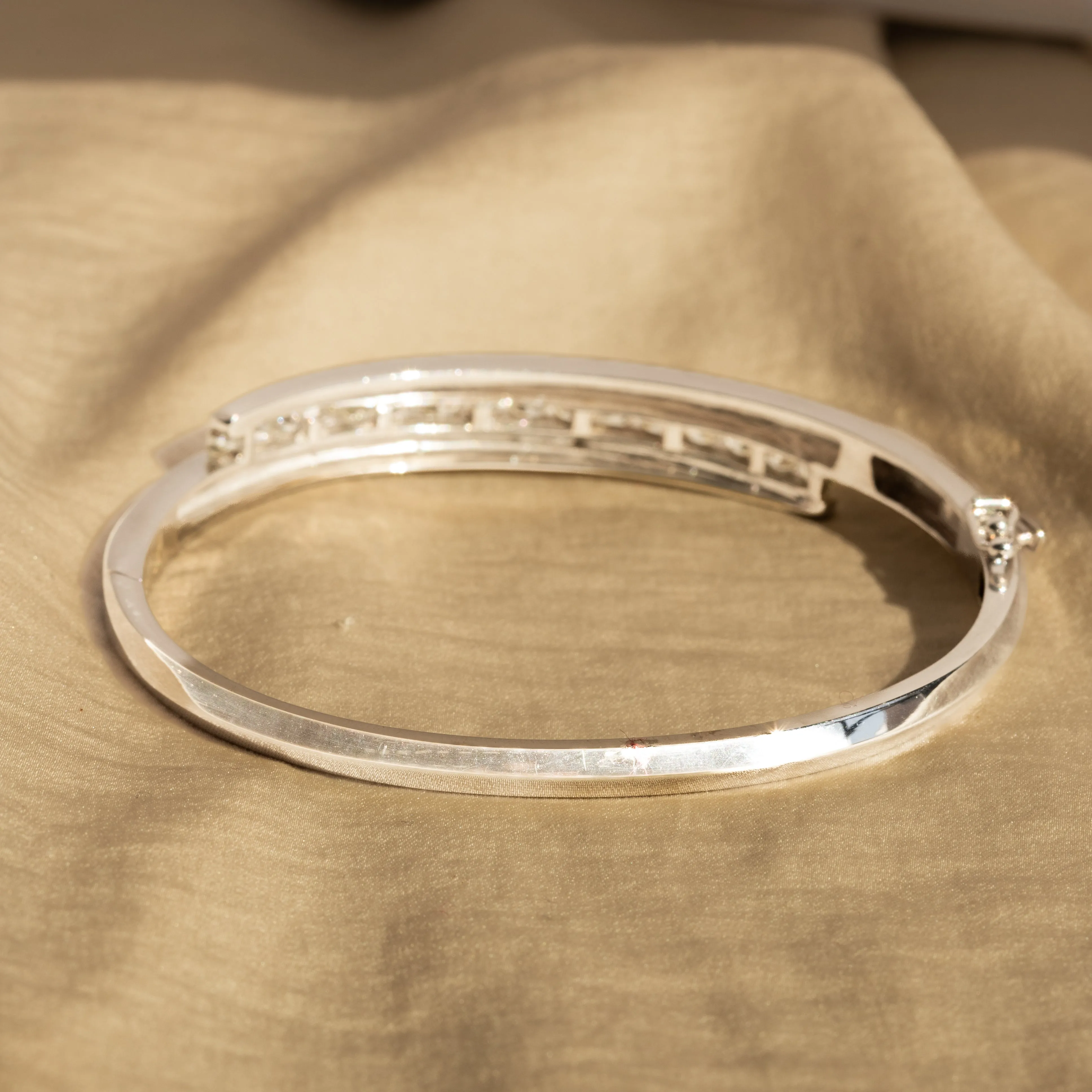 14K White Gold 2 Carat Round Diamond Bangle