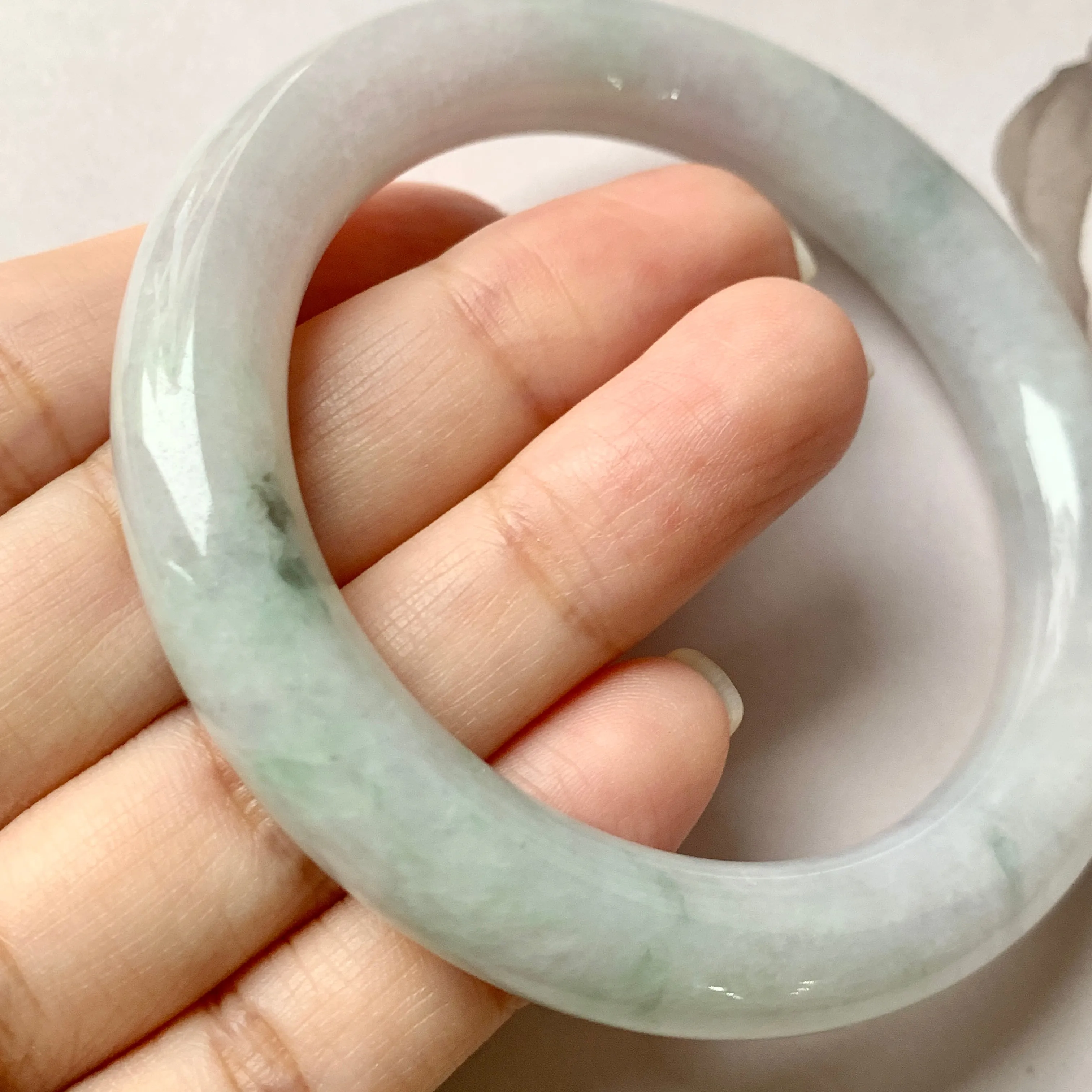 53.9mm A-Grade Natural Lilac Floral Jadeite Traditional Round Bangle No.330069